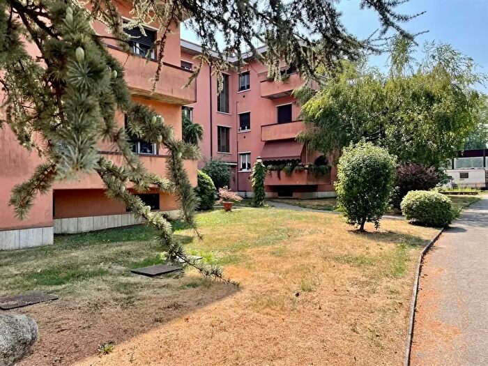 Appartamento trilocale in vendita in Via Sant' Alessandro, Castronno