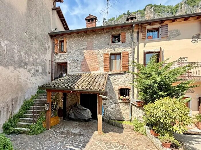 Casa trilocale in vendita in Via Pila, Affi