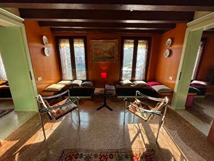 Appartamento con 6 locali in affitto in Calle Del Duca, Santi Apostoli San Canciano, Venezia