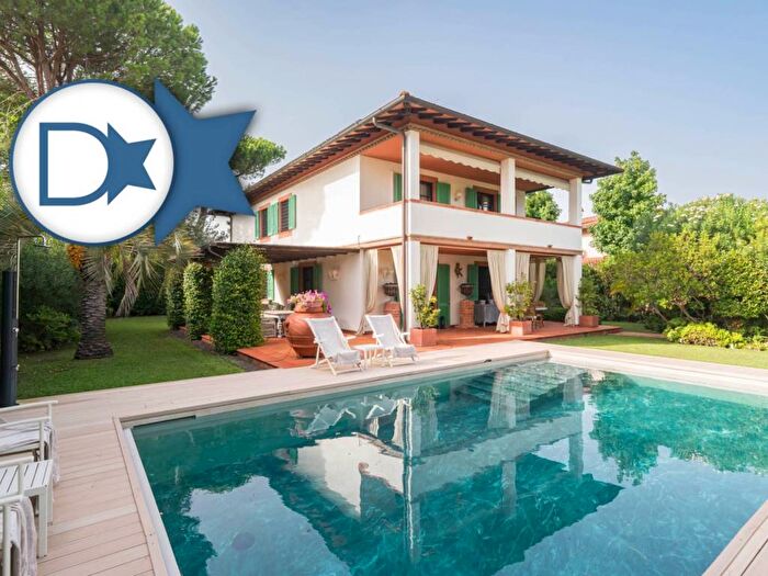 Casa con 6 locali in vendita in Via Francesco Donati, Vittoria Apuana, Forte dei Marmi