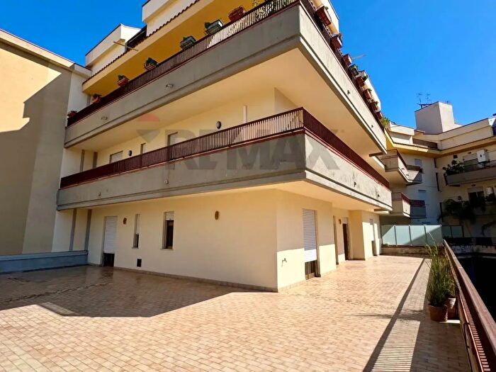Appartamento con 8 locali in vendita in Viale Italia r, Alcamo