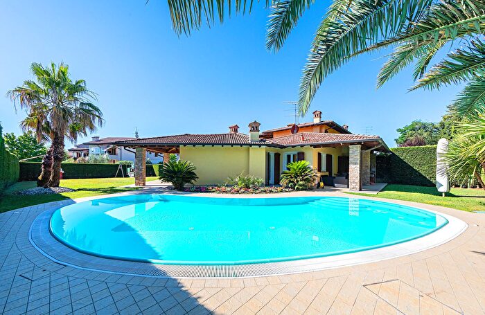 Casa con 5 locali in vendita in Via Sandro Pertini, Moniga Del Garda