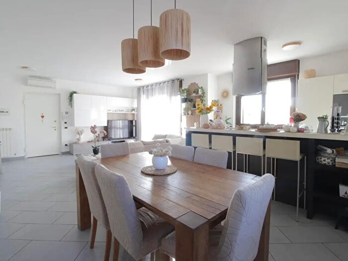 Appartamento trilocale in vendita in Via Divisione Sforzesca, San Vittore Olona