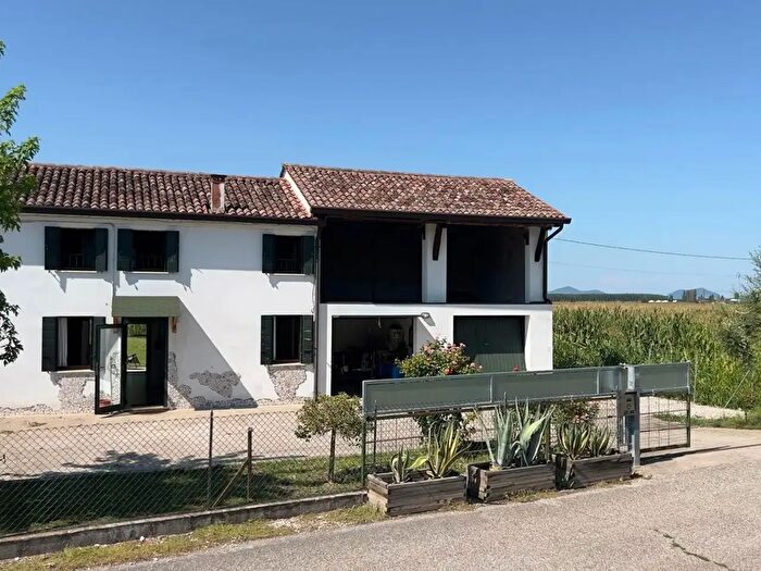 Casa trilocale in vendita in Via Padre Giacomo, Sant'Urbano