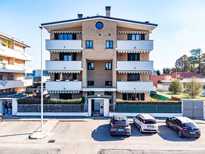 Appartamento trilocale in vendita in Via Turlough O'Carolan, Centro, Caronno Pertusella