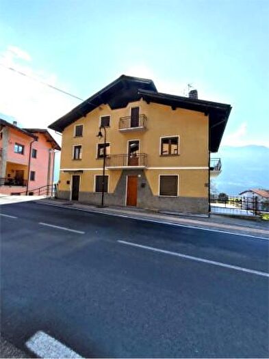 Appartamento trilocale in vendita in Frazione Villa, Challand Saint Victor