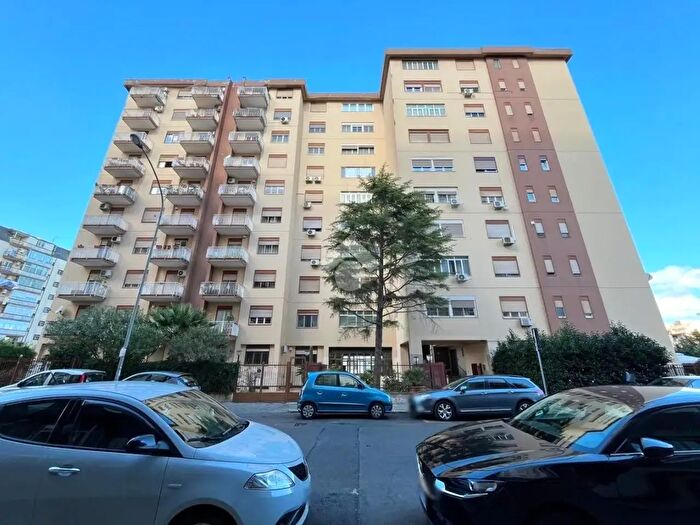 Appartamento quadrilocale in affitto in Via Michele Titone, Palermo
