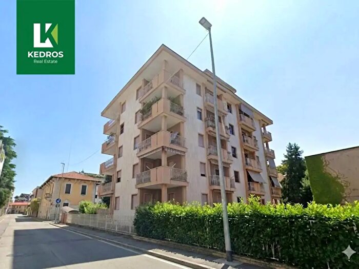 Appartamento quadrilocale in vendita in Via Enrico Petrella, Busto Arsizio