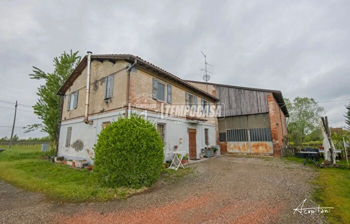 Casa quadrilocale in vendita in Via Soliera Cavezzo, Soliera