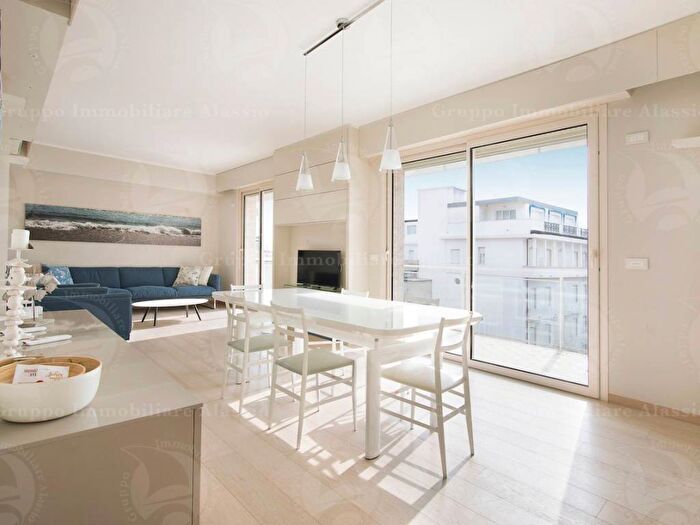 Appartamento con 5 locali in affitto in Corso Europa, Via Roma Borgo Barusso, Alassio