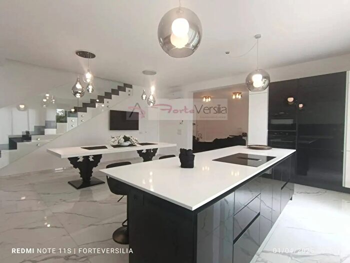 Casa con 7 locali in vendita in Via Bugneta, Pietrasanta