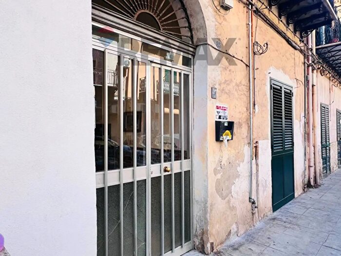 Appartamento trilocale in vendita in Via Vito La Mantia, Palermo