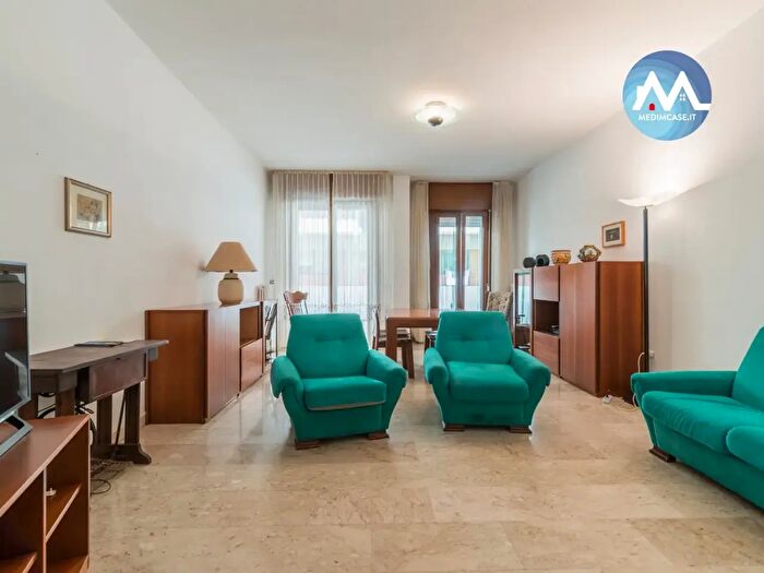Appartamento quadrilocale in vendita in Viale Venezia, Pesaro