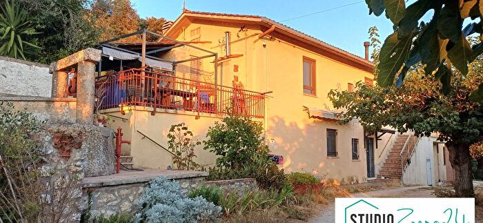 Casa quadrilocale in vendita in Amelia