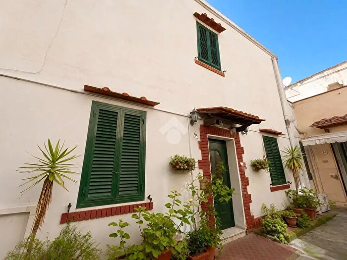 Appartamento con 5 locali in vendita in Via del Leone, Livorno