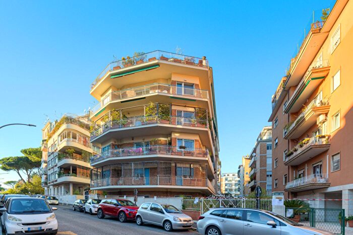 Appartamento con 5 locali in vendita in Via Francesco Coletti, Roma