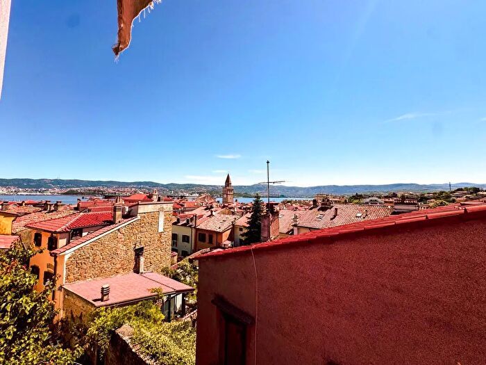 Casa trilocale in vendita in Muggia