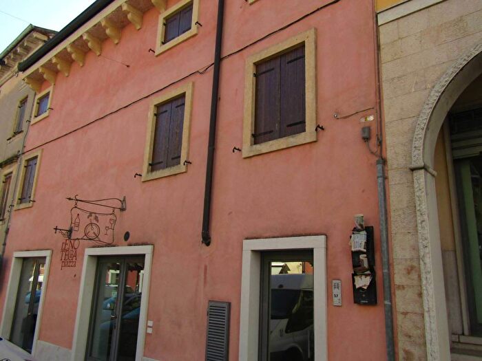 Casa bilocale in affitto in Piazza Vittorio Emanuele, Negrar, Negrar di Valpolicella