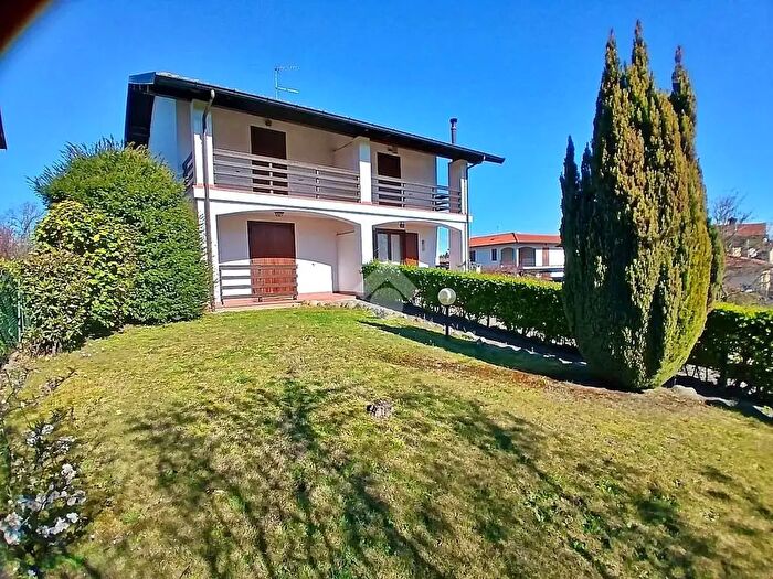 Casa trilocale in vendita in Via Preti, Castelletto Sopra Ticino