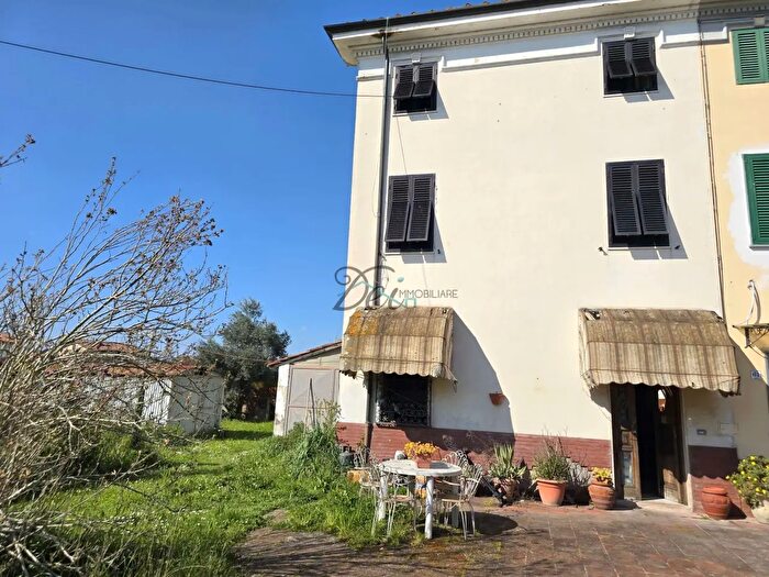 Casa con 7 locali in vendita in Via di Liso, Capannori