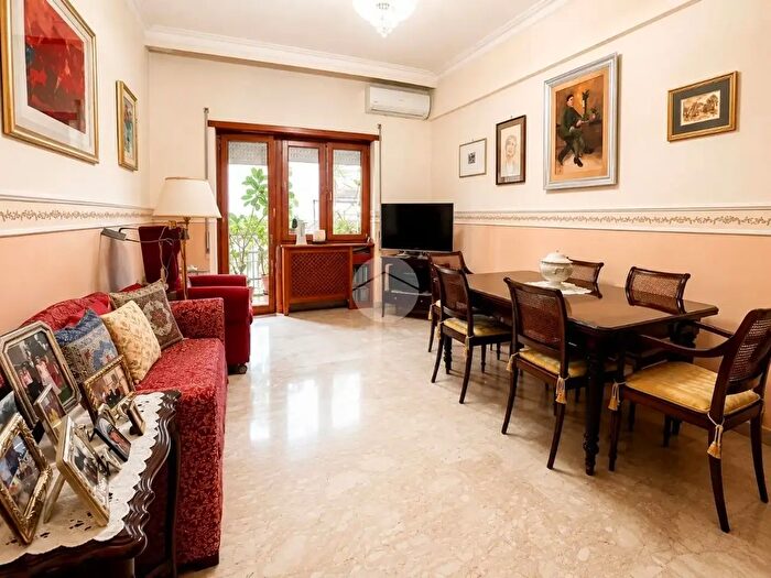 Appartamento trilocale in vendita in Via Val di Non, Roma