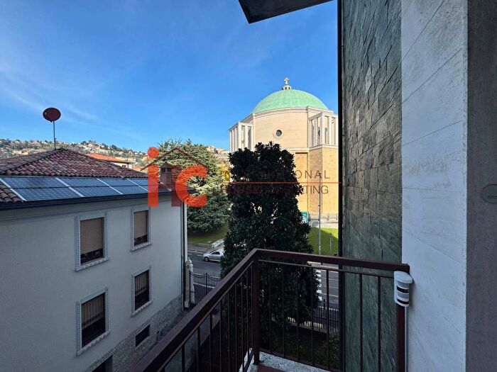 Appartamento con 6 locali in affitto in Via dello Statuto, San Paolo, Bergamo