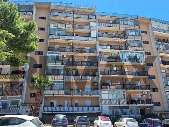 Appartamento con 6 locali in vendita in Piazza Amagione, Agrigento