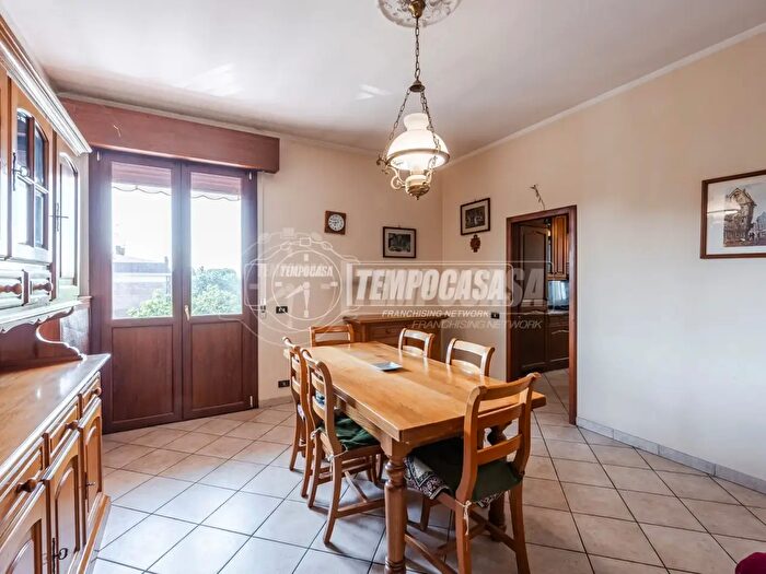 Appartamento con 5 locali in vendita in Via Giuseppe Ungaretti, Vignola