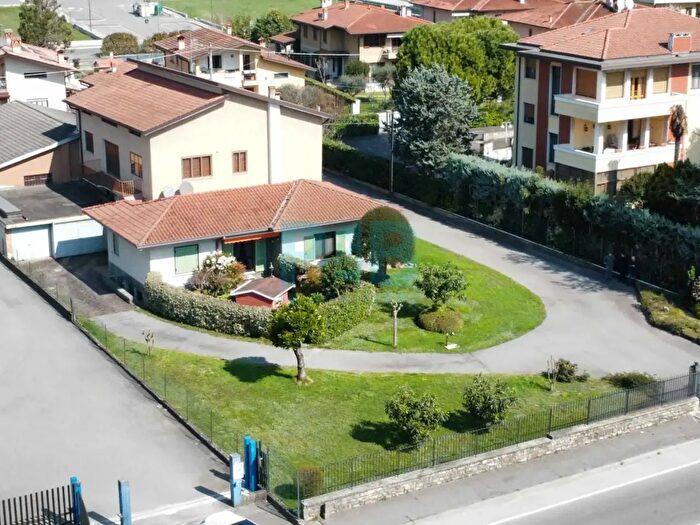 Casa trilocale in vendita in Via Brescia, Nave