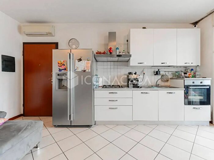 Appartamento trilocale in vendita in Via del Futurismo, Milano