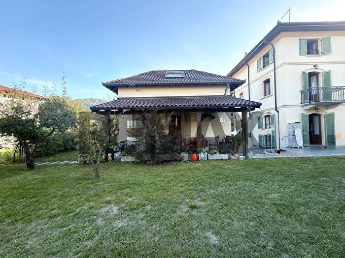 Casa bilocale in vendita in Via Galilei, Cunardo