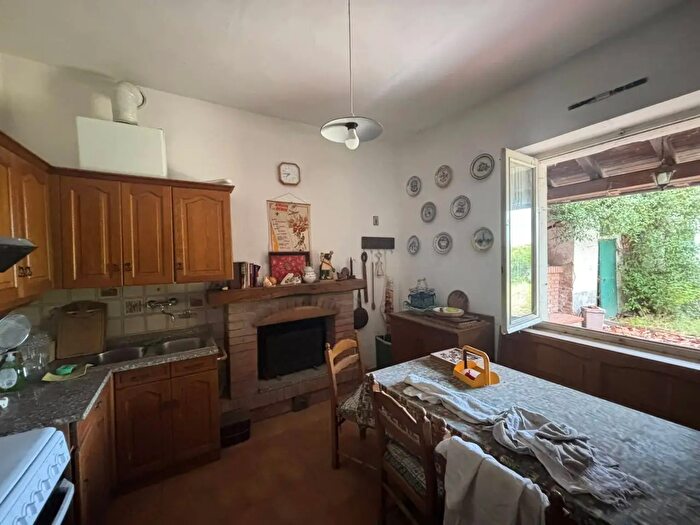 Casa con 5 locali in vendita in Ziano Piacentino