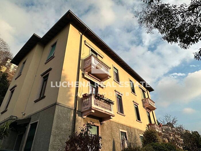 Appartamento trilocale in affitto in Via per Brunate, Garzola, Como