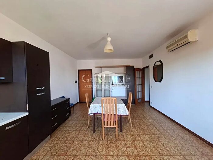 Appartamento bilocale in affitto in Via Lorenzini, Desenzano Del Garda