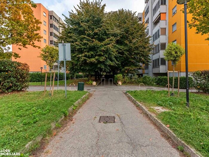 Appartamento trilocale in vendita in Via Enrico De Nicola, Centro, San Giuliano Milanese