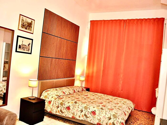 Appartamento trilocale in affitto in Via Vestricio Spurinna, Quadraro, Roma