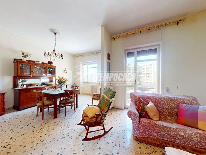 Appartamento trilocale in vendita in Via Liguria, Lecce