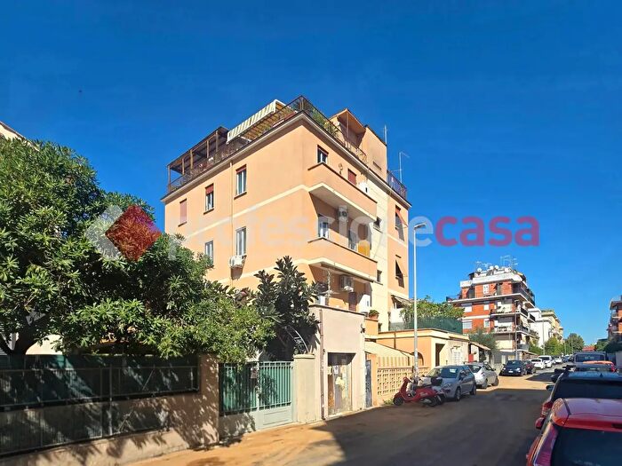 Appartamento bilocale in vendita in Via dei Torriani, Roma