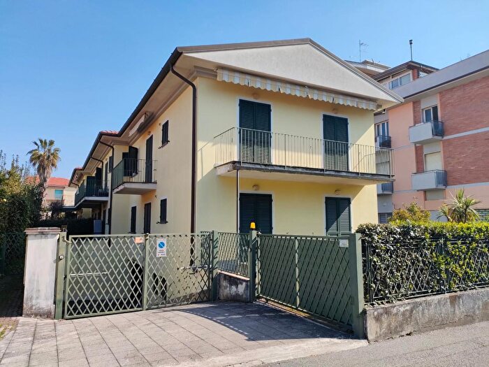 Appartamento quadrilocale in affitto in Massa