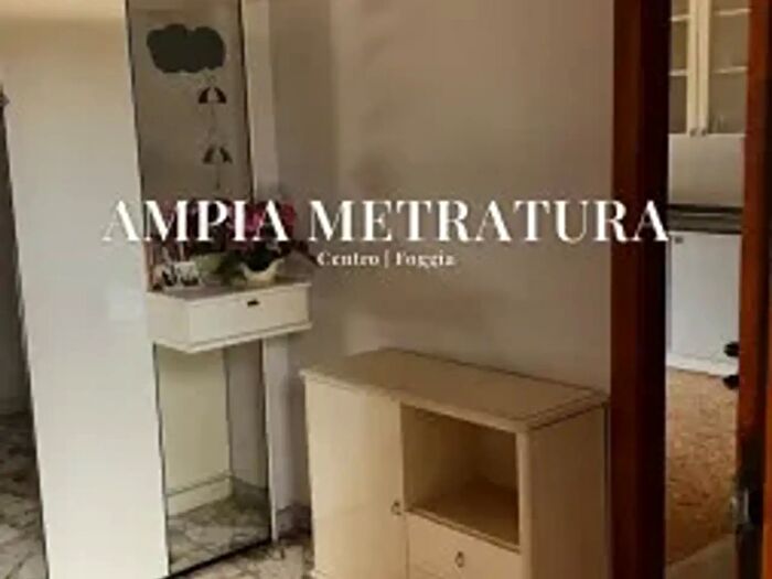Appartamento con 6 locali in vendita in Via Matteo Luigi Guerrieri, Foggia