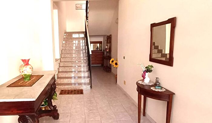 Casa con 6 locali in vendita in Via Nazionale Rometta, Rometta