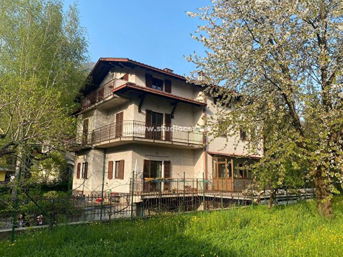 Casa in vendita in Via Botta, Zogno