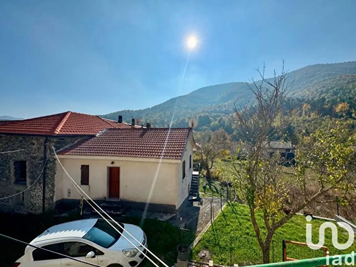 Casa con 6 locali in vendita in Frazione Sc Vetria, Calizzano