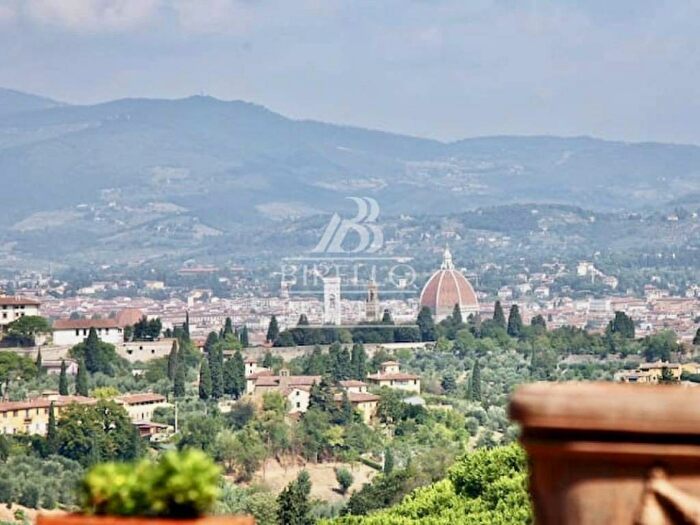 Casa con 6 locali in affitto in Piazzale Michelangelo, Michelangelo Poggio Imperiale, Firenze