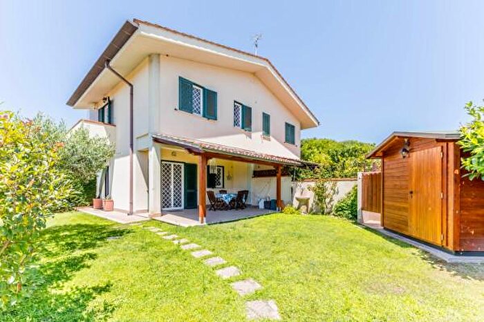 Casa quadrilocale in vendita in Via Caraibi, Sabaudia