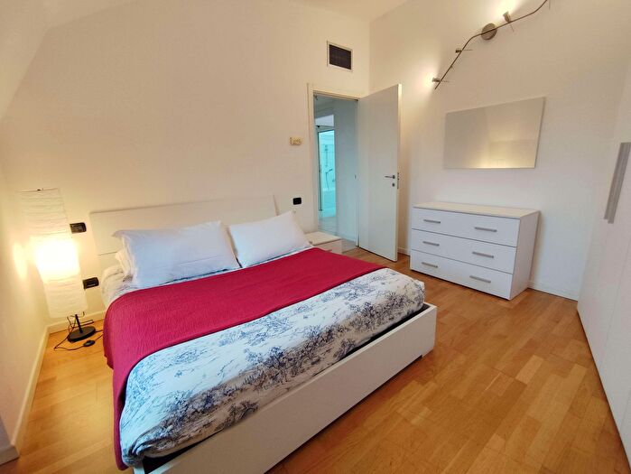 Appartamento trilocale in affitto in Via Padova, Milano