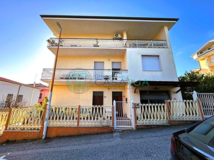 Casa con 6 locali in vendita in Via Saliceti, Alba Adriatica