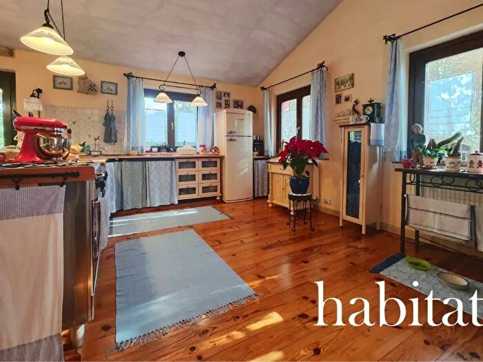 Casa con 8 locali in vendita in Luogosanto