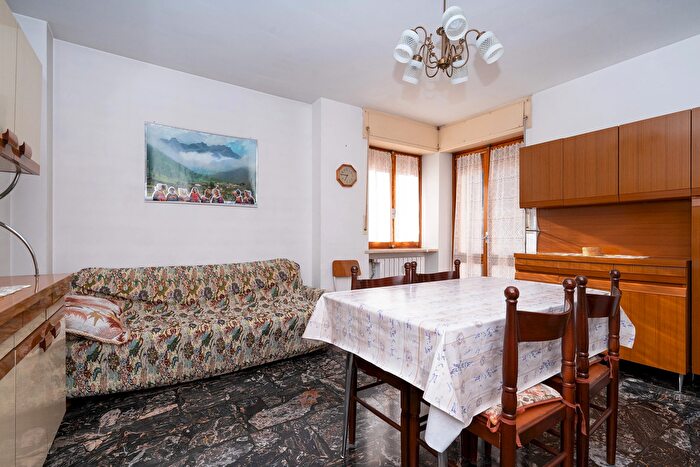 Appartamento trilocale in vendita in Via Cavour, Sampeyre