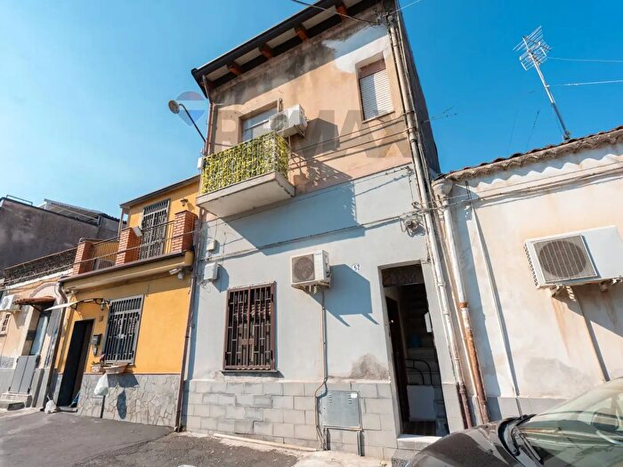 Appartamento trilocale in vendita in Via Nepeta, Catania